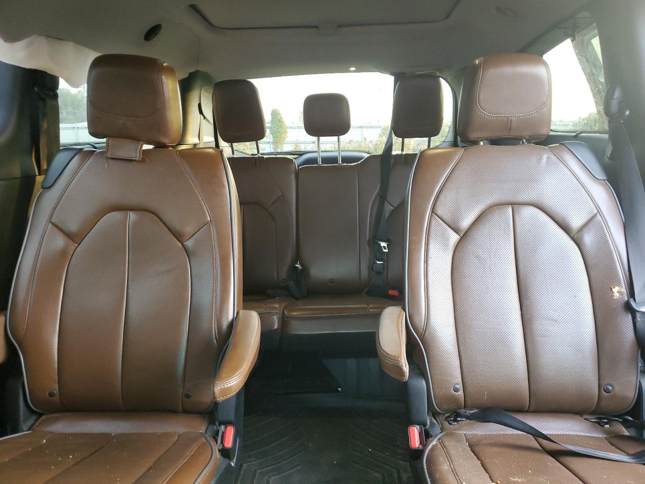 2017 Chrysler Pacifica - Image 10
