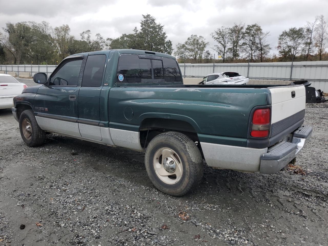 2000 Dodge RAM - Image 2