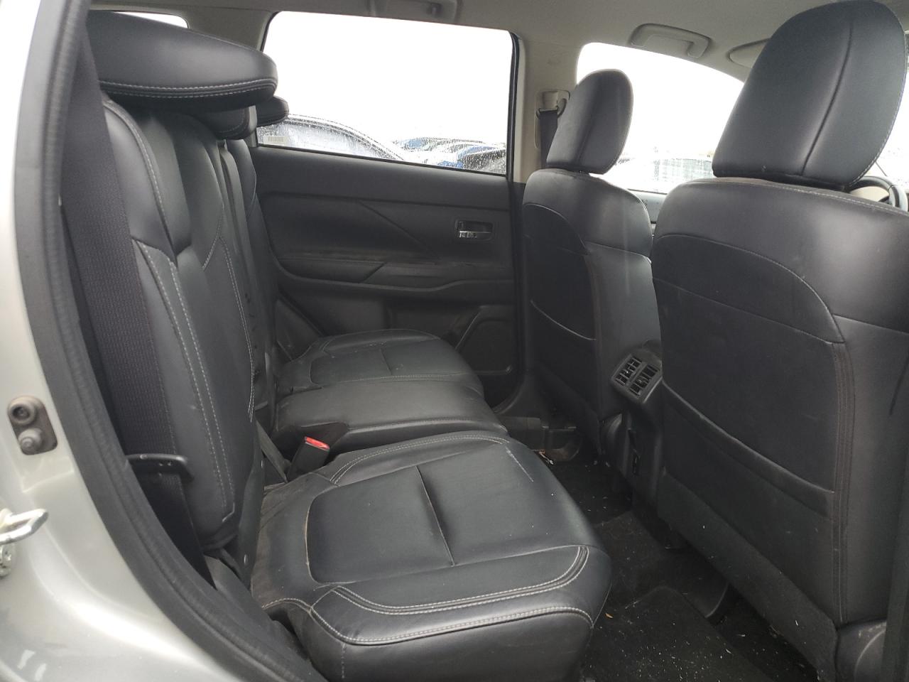 2020 Mitsubishi Outlander - Image 11