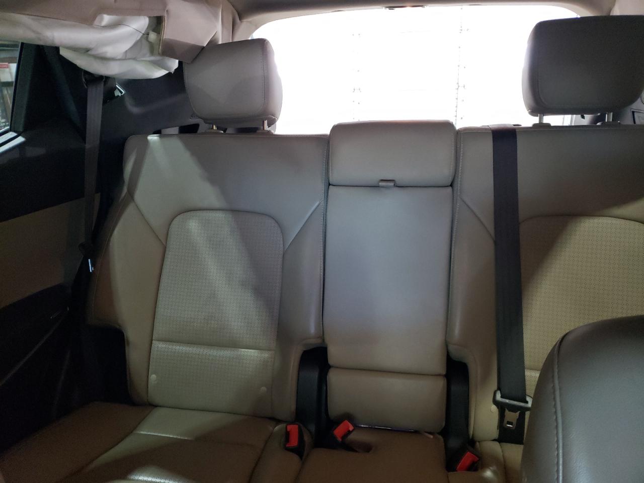 2014 Hyundai Santa Fe - Image 10