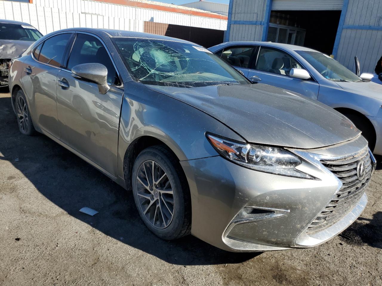 VIN 58ABK1GG0GU021577 2016 LEXUS ES350 no.4