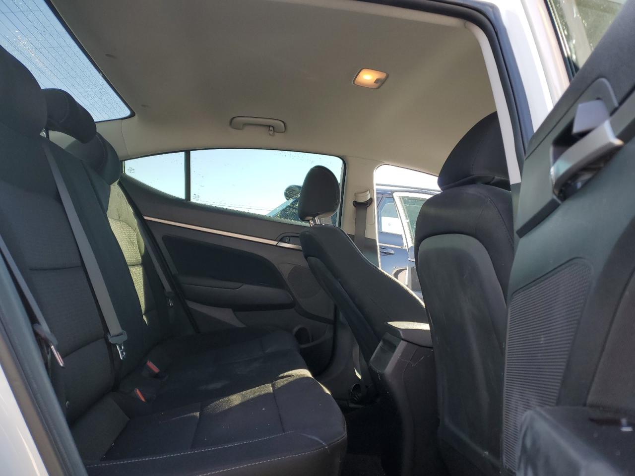 2018 Hyundai Elantra - Image 10