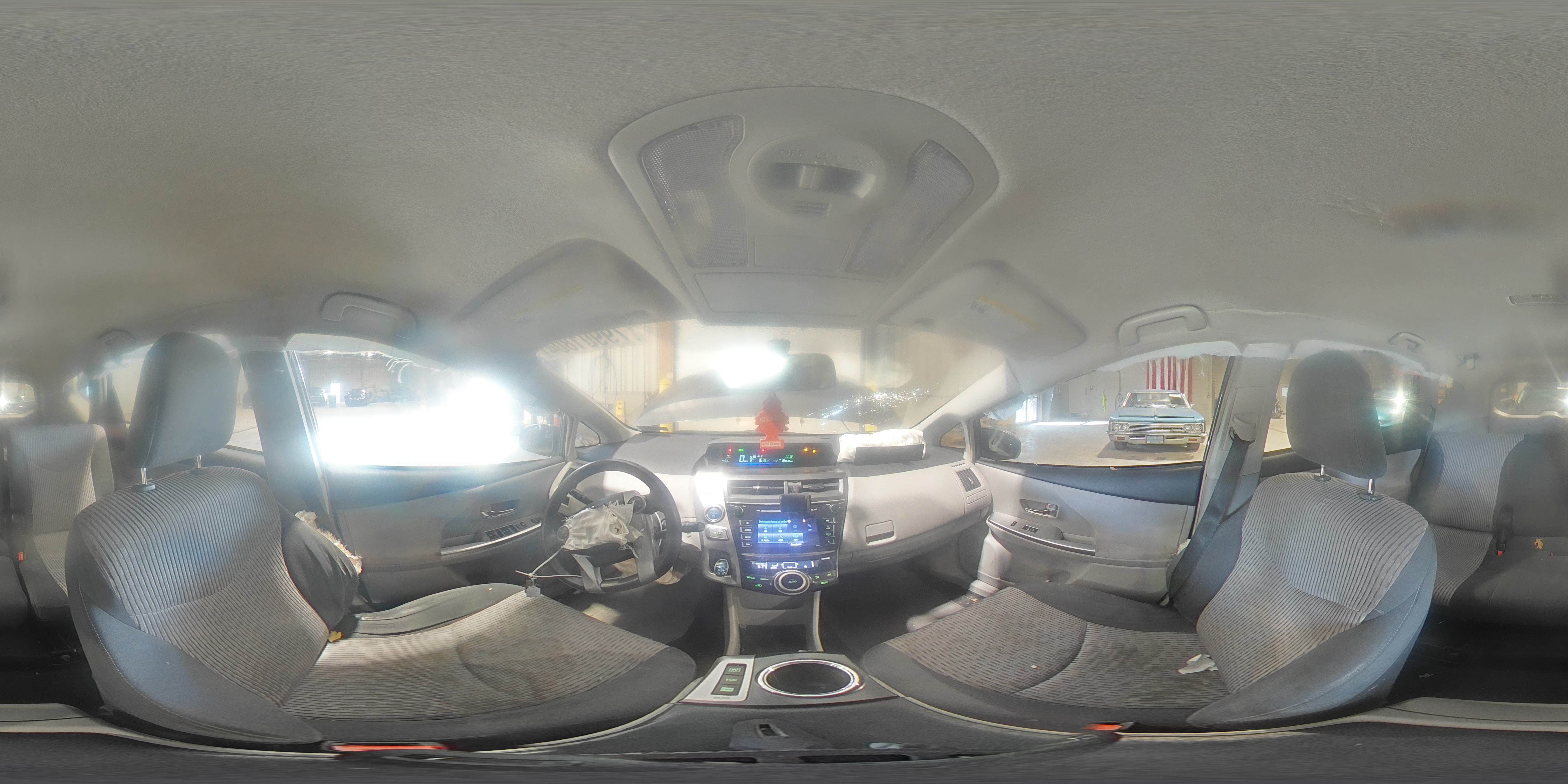 2015 Toyota Prius - Image 13