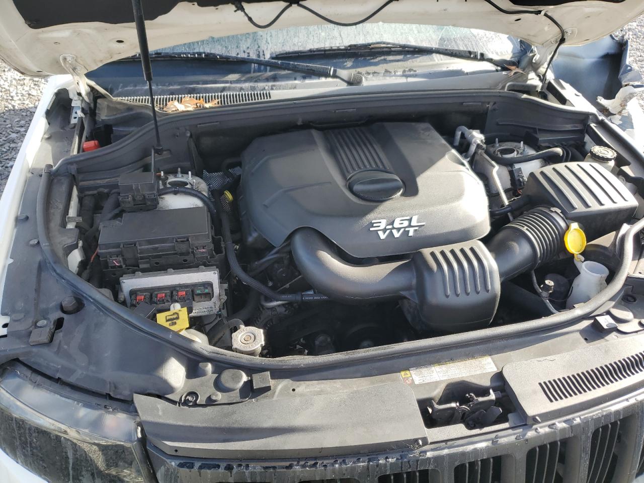 2012 Jeep Grand Cherokee - Image 12