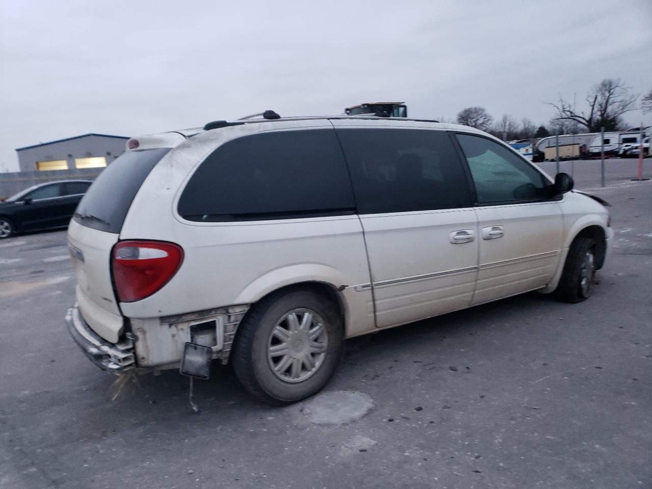 2006 Chrysler Town & Country - Image 3