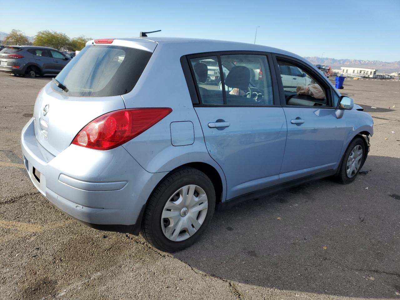 2012 Nissan Versa - Image 3