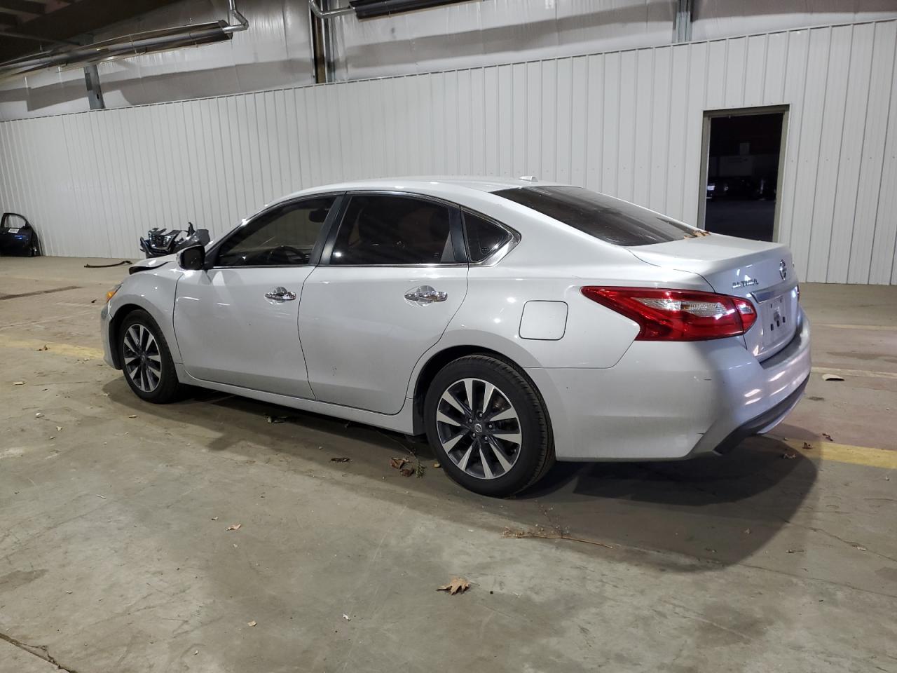 2017 Nissan Altima - Image 2