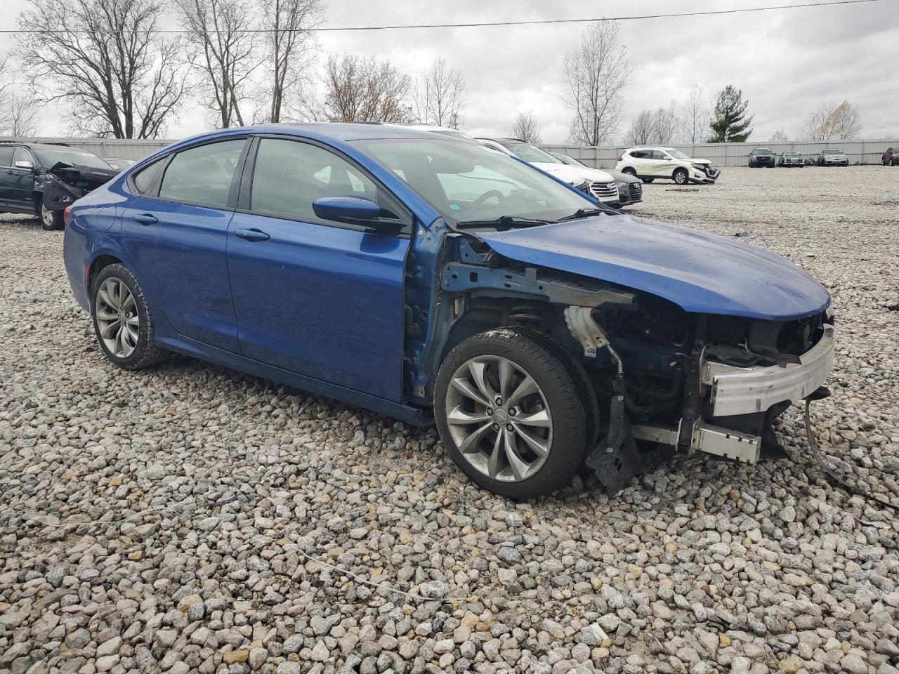 VIN 1C3CCCBG3FN601239 2015 CHRYSLER 200 no.4