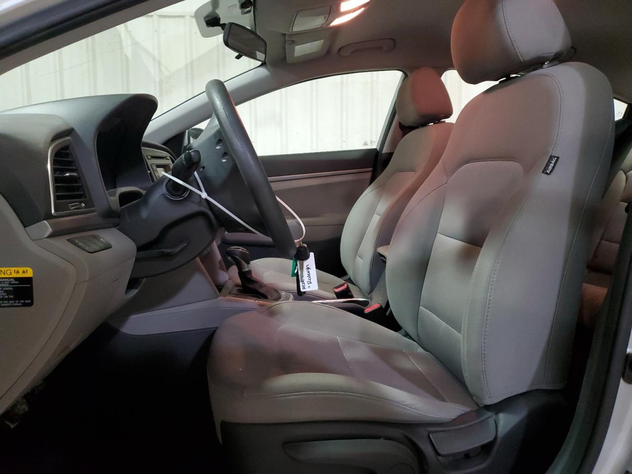 2017 Hyundai Elantra - Image 7