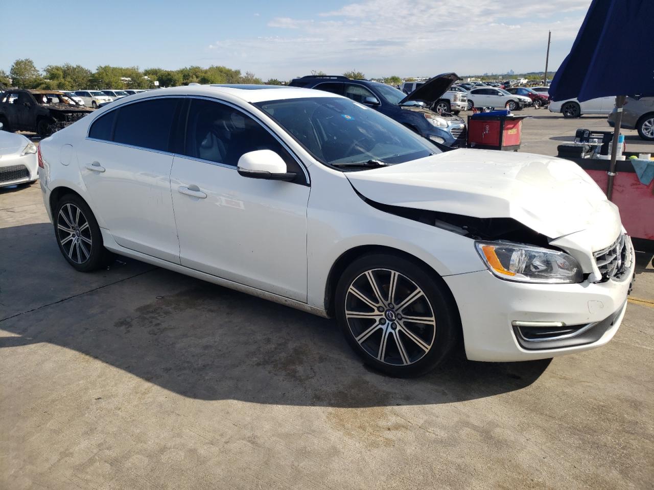 VIN LYV402HK4JB163340 2018 VOLVO S60 no.4