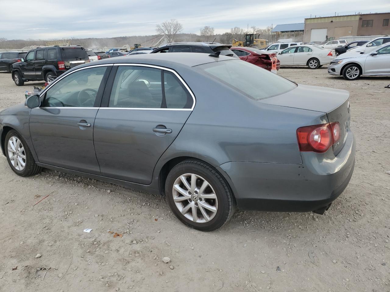 2010 Volkswagen Jetta - Image 2