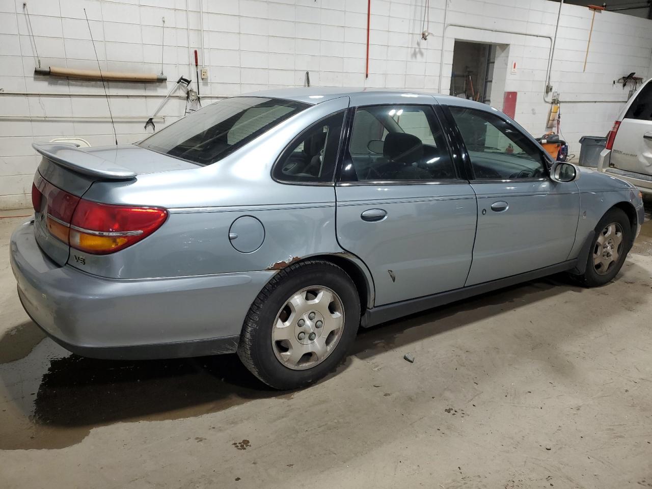 2001 Saturn LW - Image 3