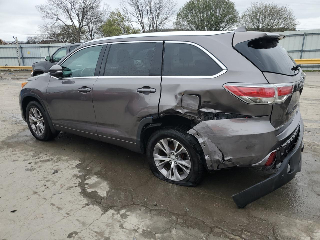 2014 Toyota Highlander - Image 2