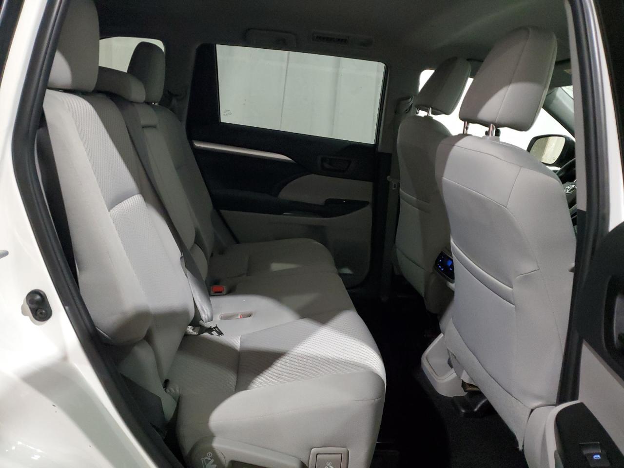 2019 Toyota Highlander - Image 11