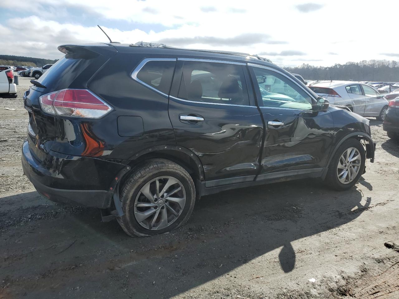 2015 Nissan Rogue - Image 3
