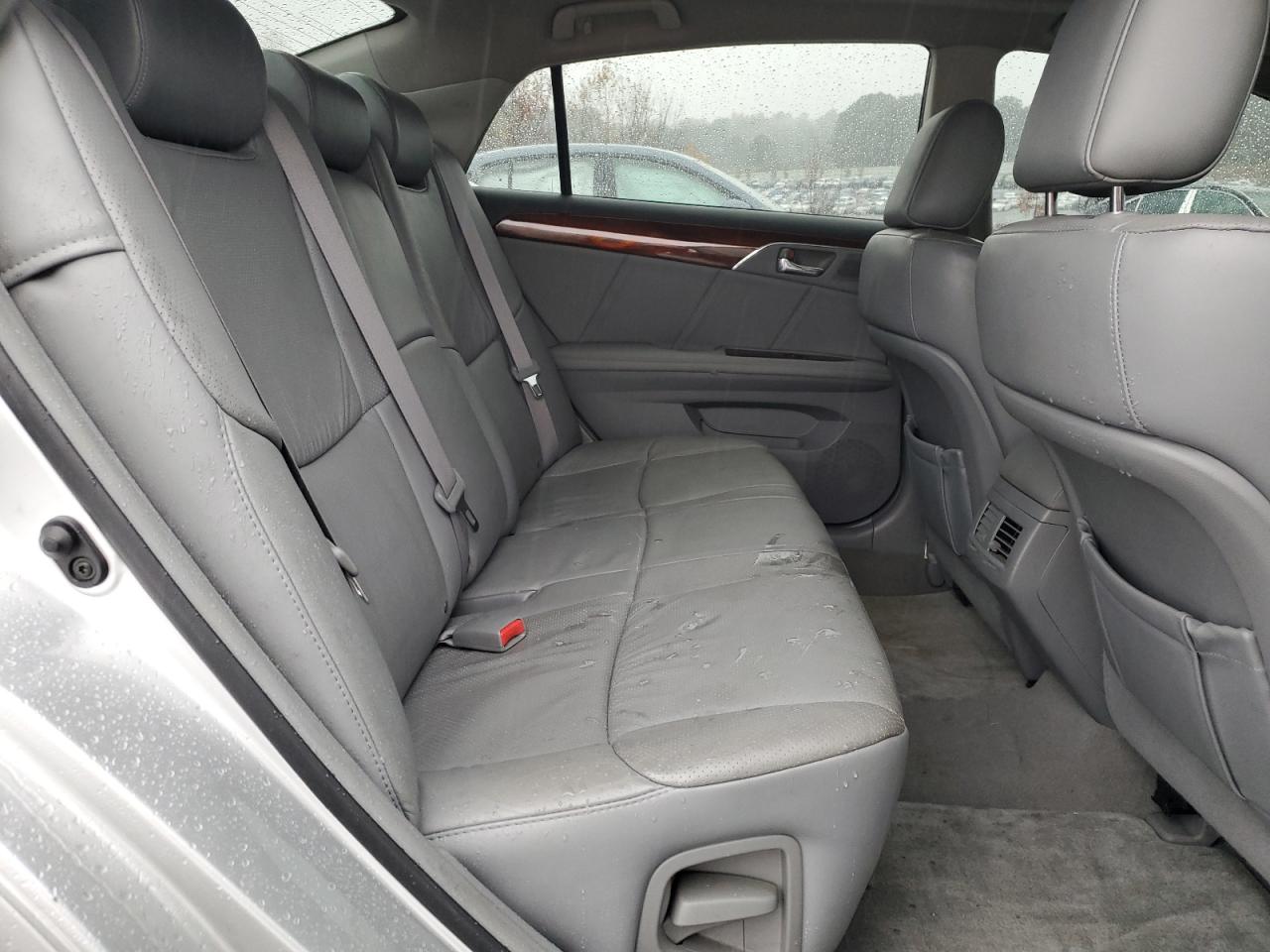 2010 Toyota Avalon - Image 11