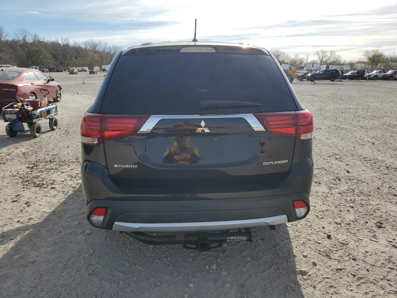 2016 Mitsubishi Outlander - Image 6