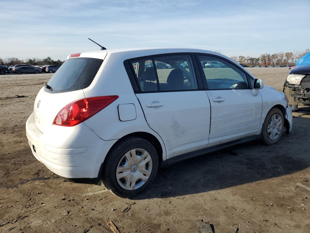 2010 Nissan Versa - Image 3