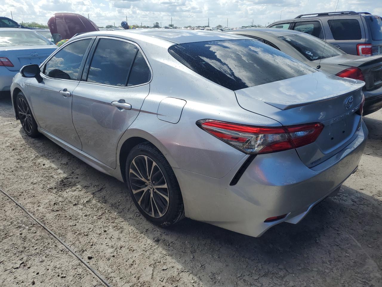 VIN JTNB11HK4J3031765 2018 TOYOTA CAMRY no.2