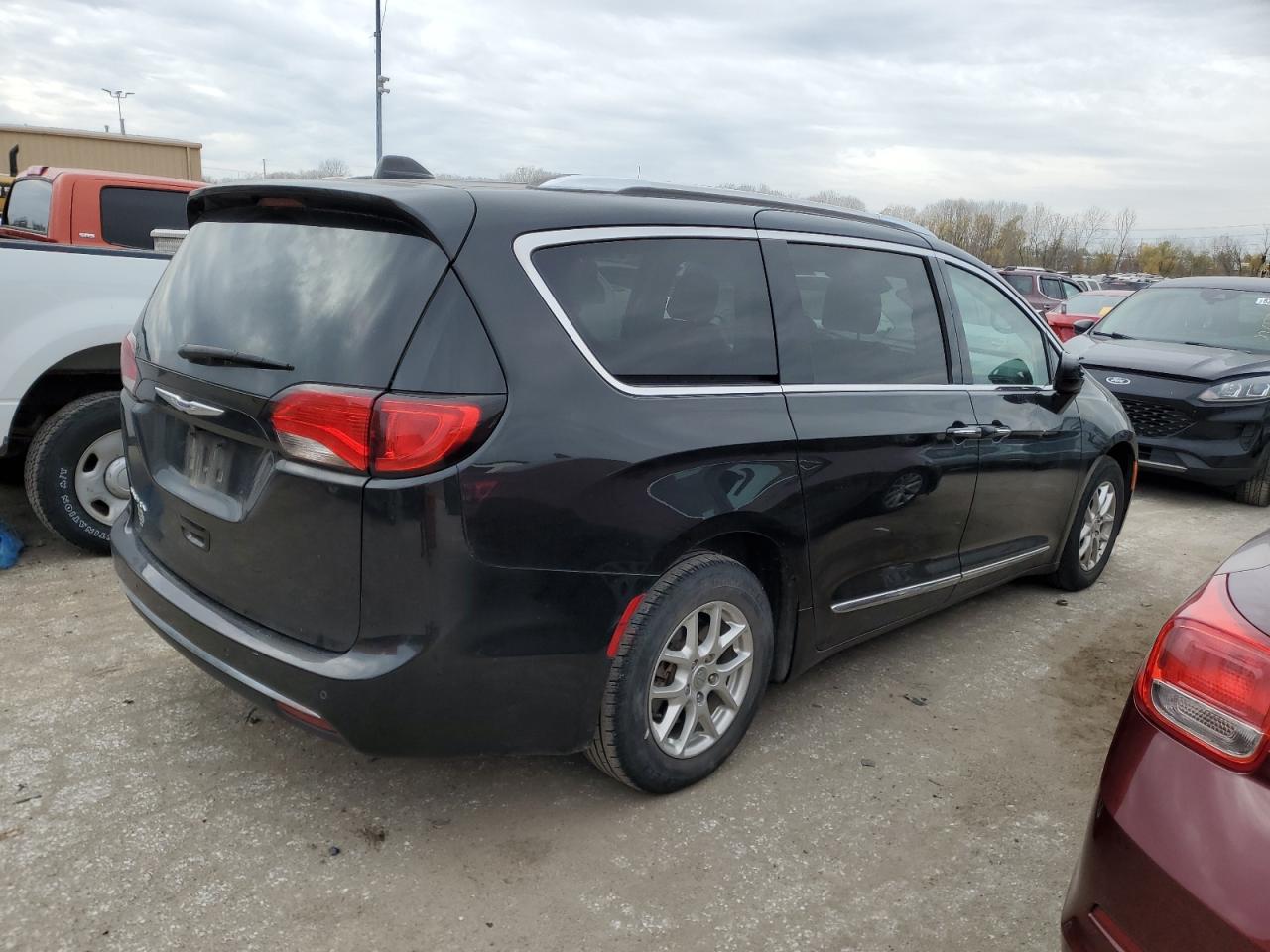 2020 Chrysler Pacifica - Image 3