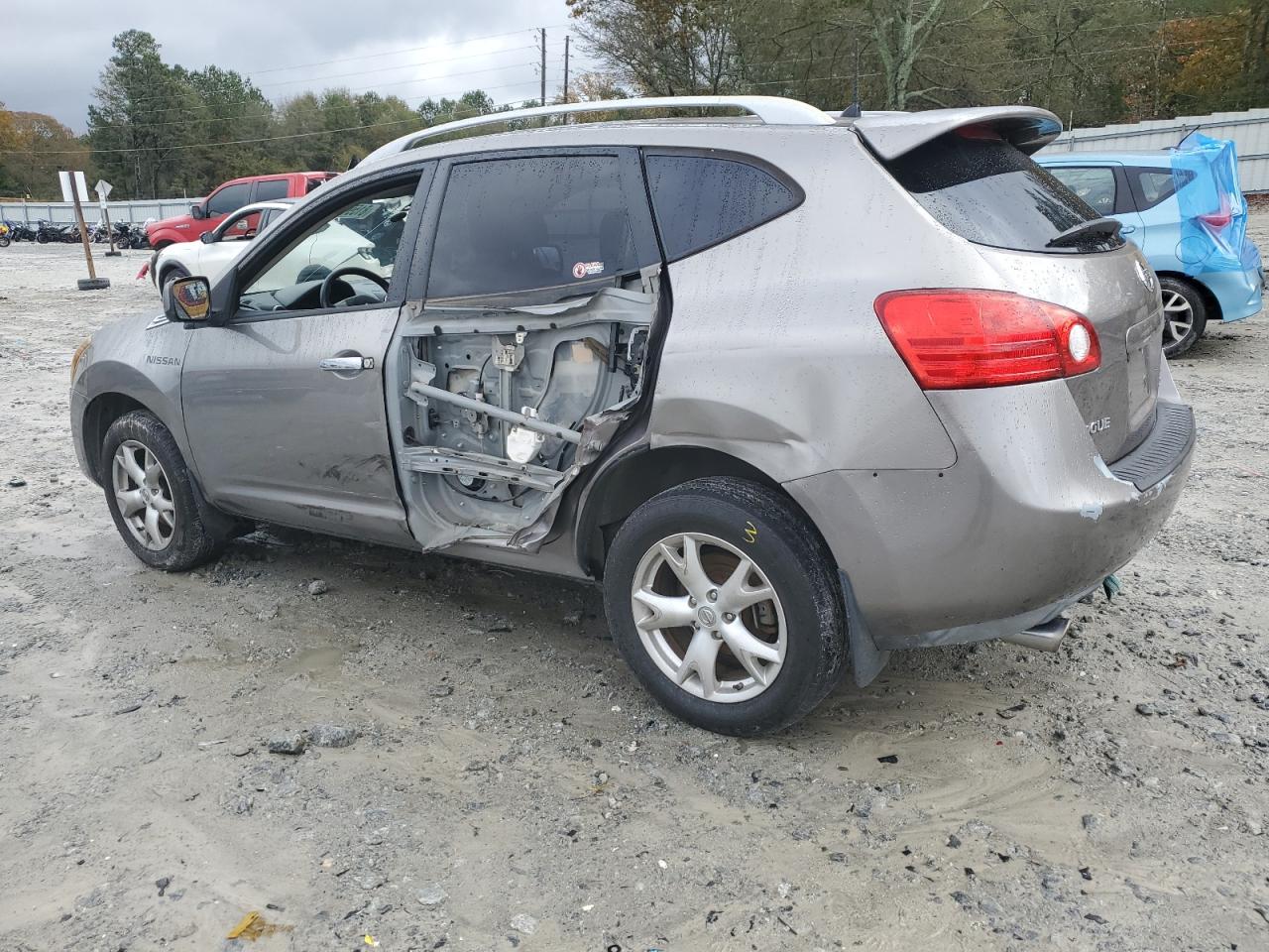 2010 Nissan Rogue - Image 2