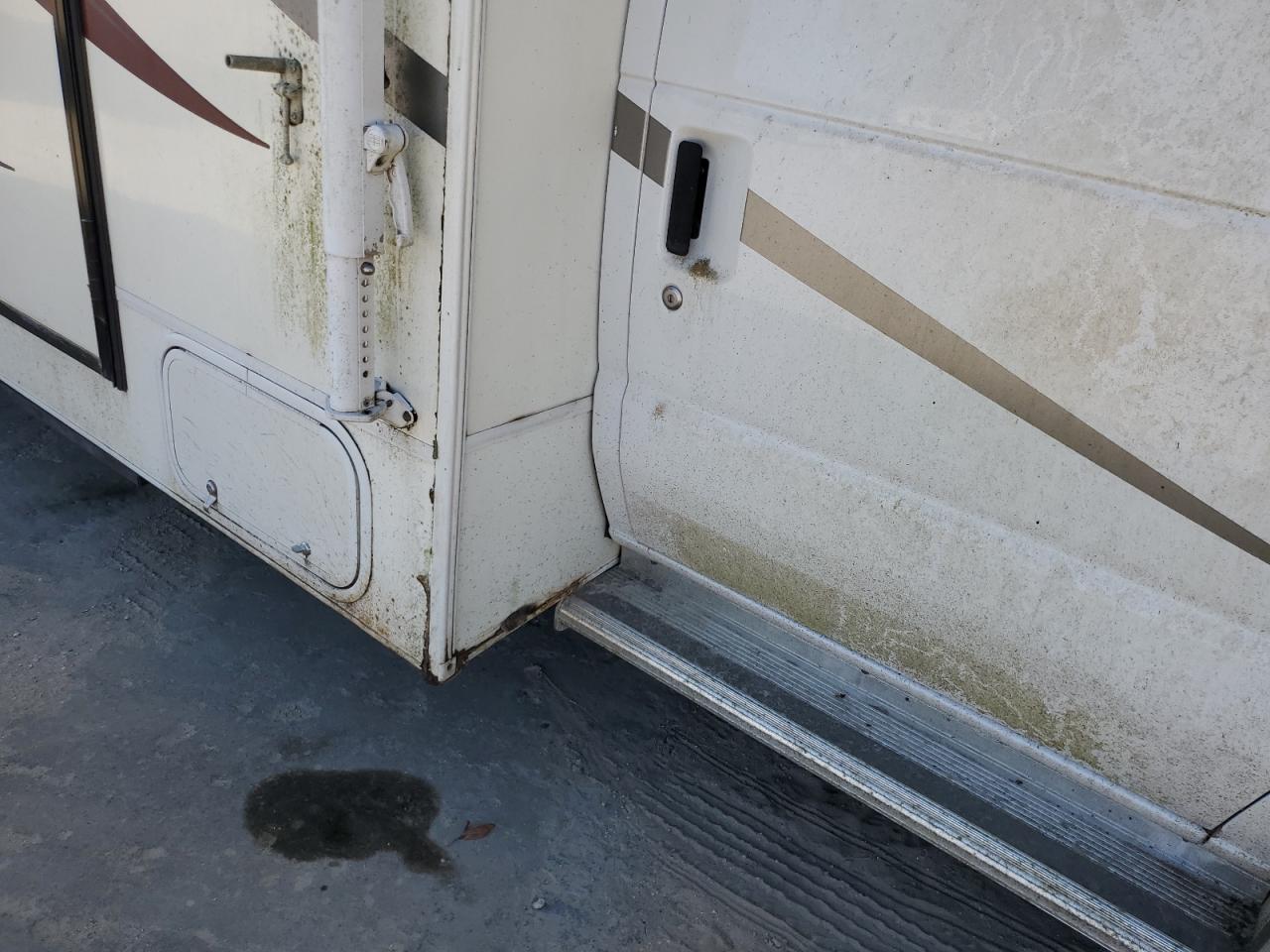 2009 Ford Econoline - Image 9