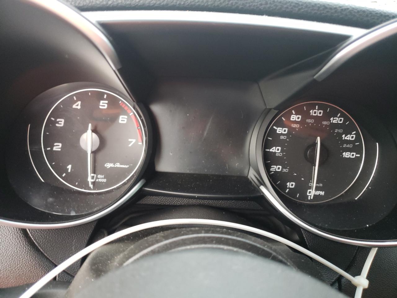 2017 Alfa Romeo Giulia - Image 9