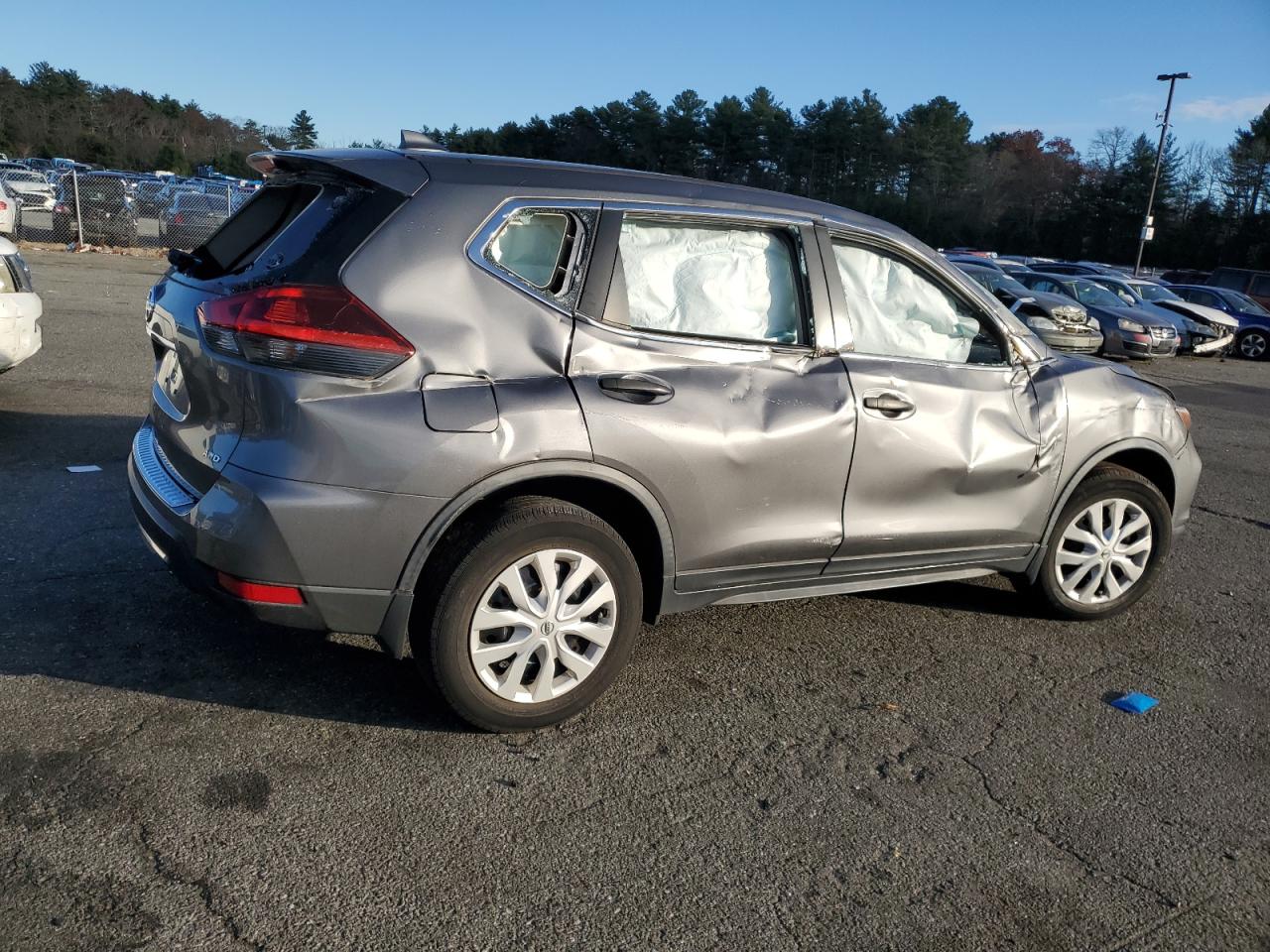 2018 Nissan Rogue - Image 3
