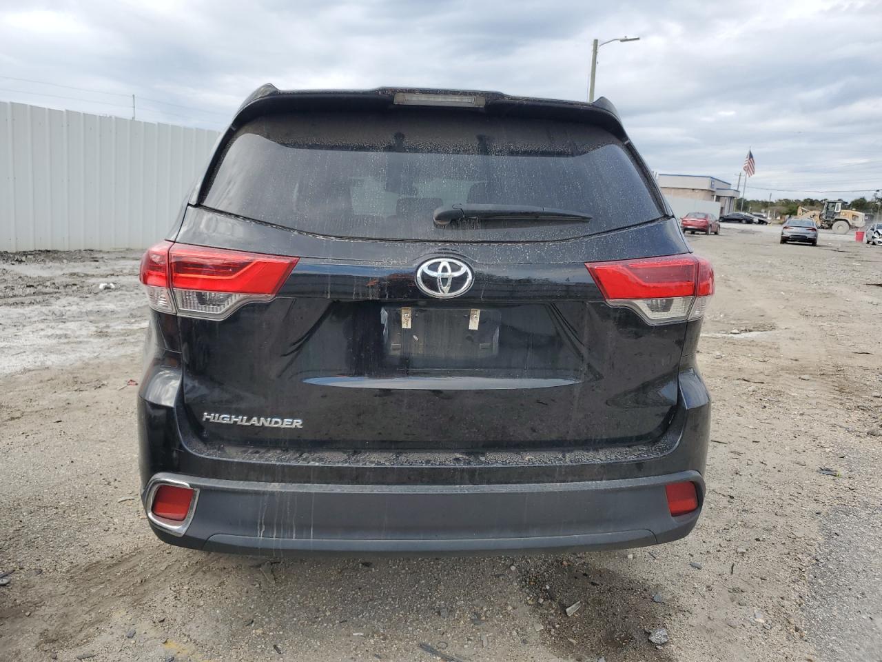 2019 Toyota Highlander Le VIN: 5TDZZRFH1KS355385 Lot: 79288484