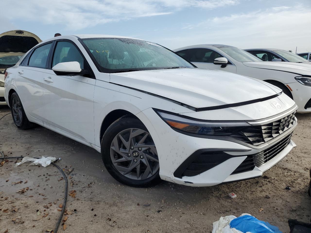 2024 Hyundai Elantra - Image 4