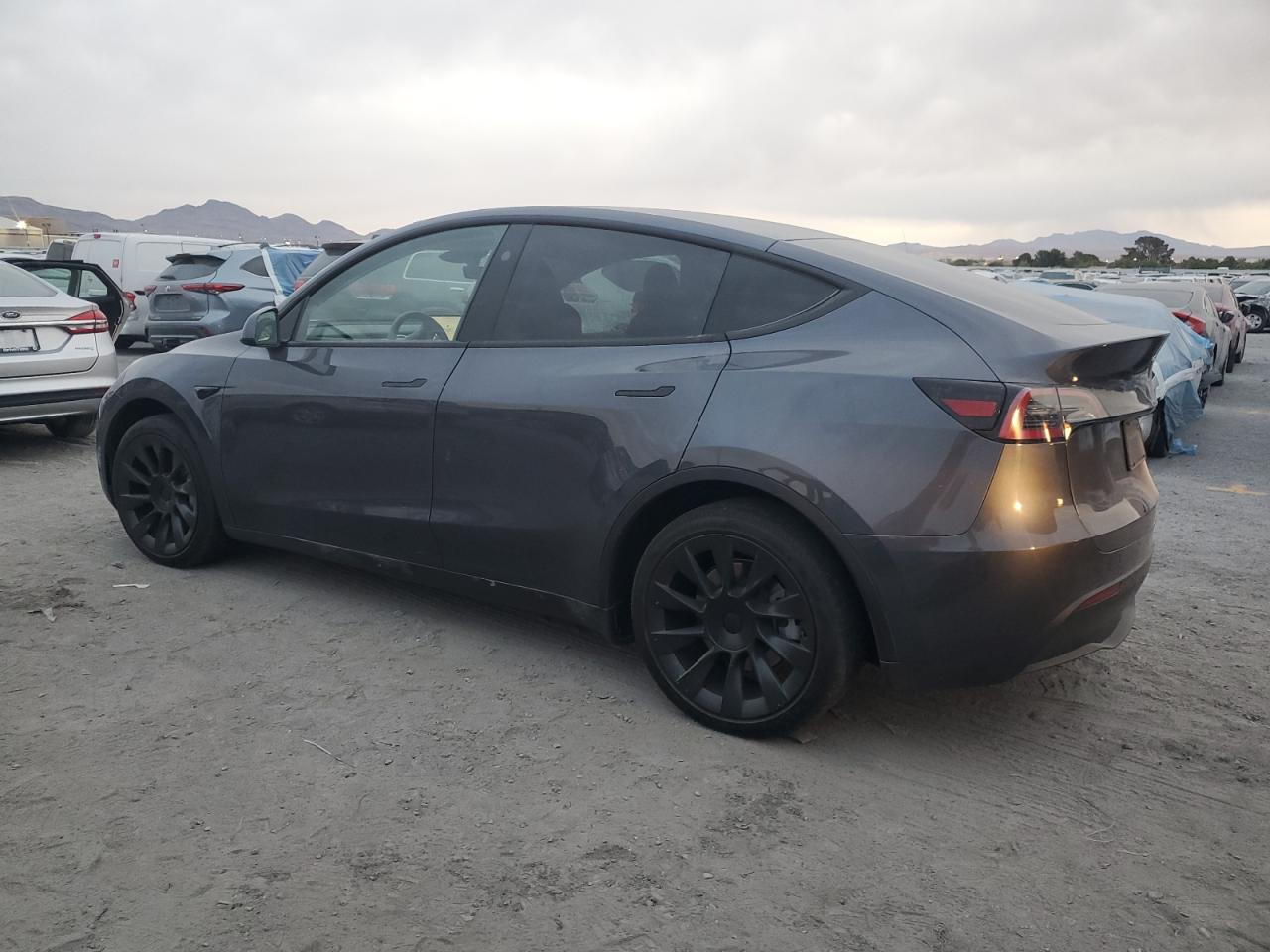 7SAYGAEE1PF890855 2023 TESLA MODEL Y - Image 2