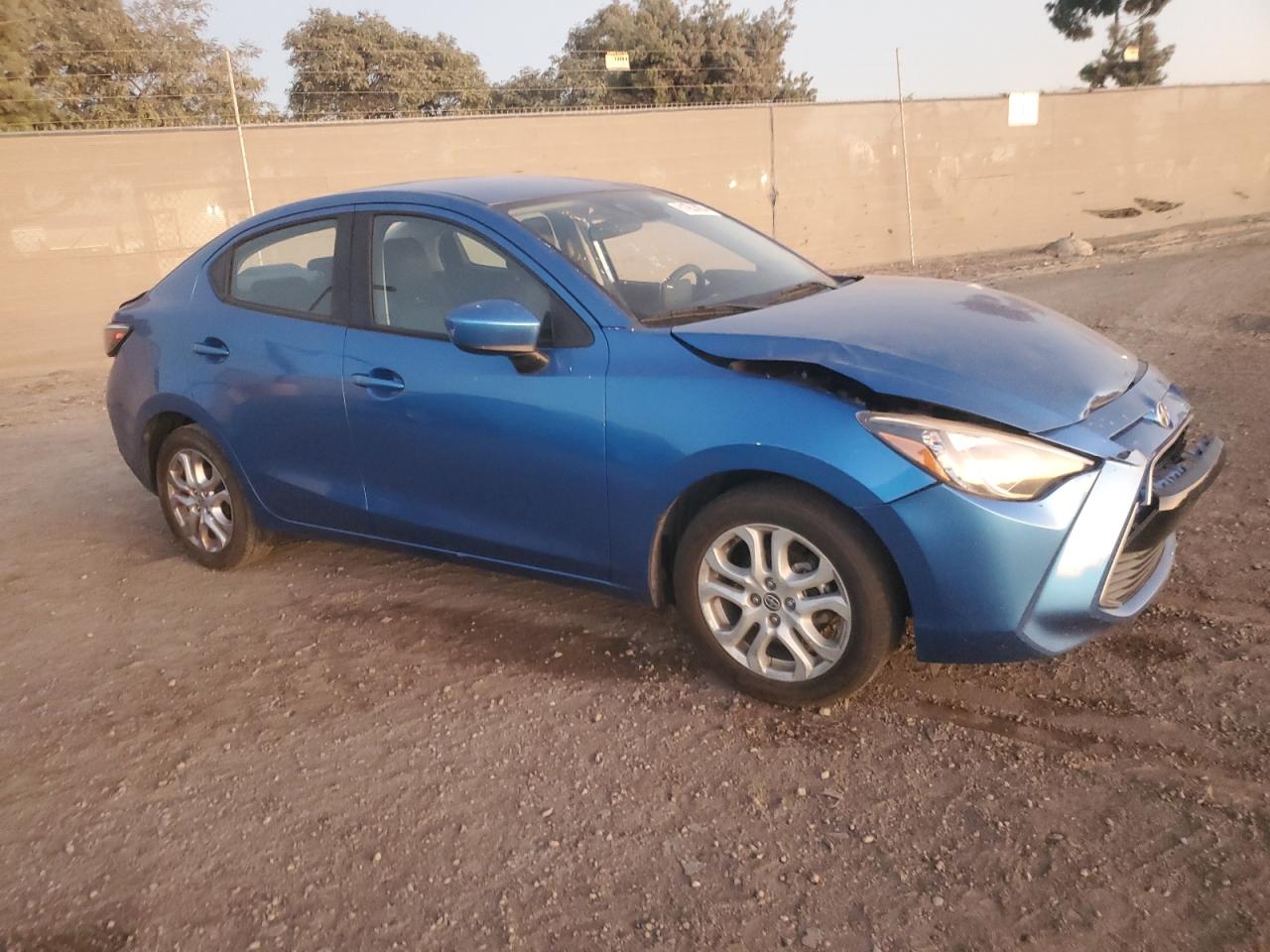 VIN 3MYDLBZV3GY139155 2016 TOYOTA SCION no.4