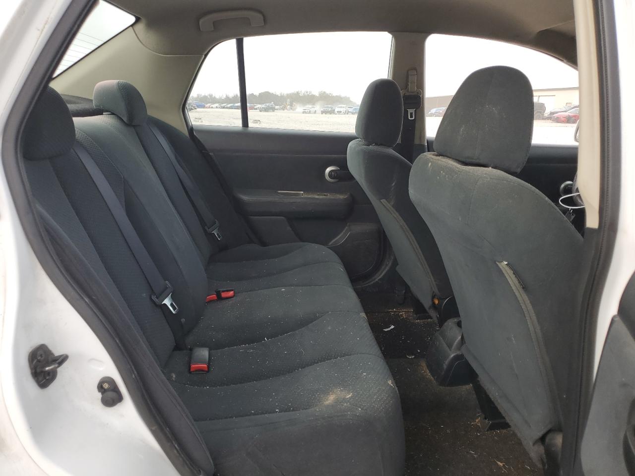 2010 Nissan Versa - Image 10