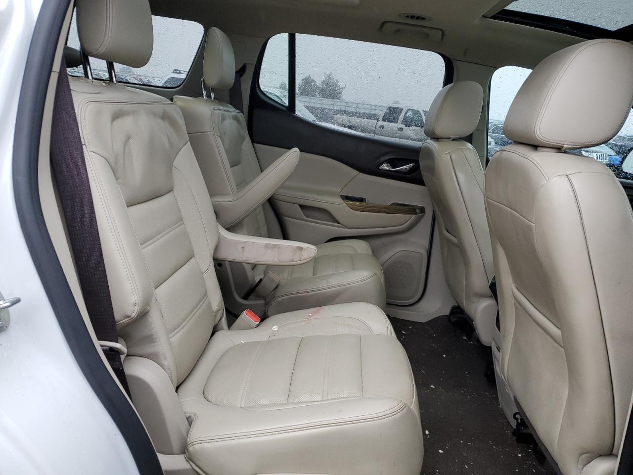 2017 GMC Acadia - Image 11