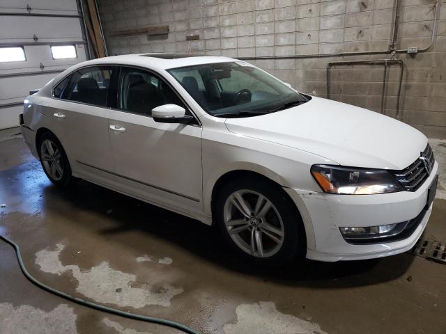  VOLKSWAGEN PASSAT 2015 Белы