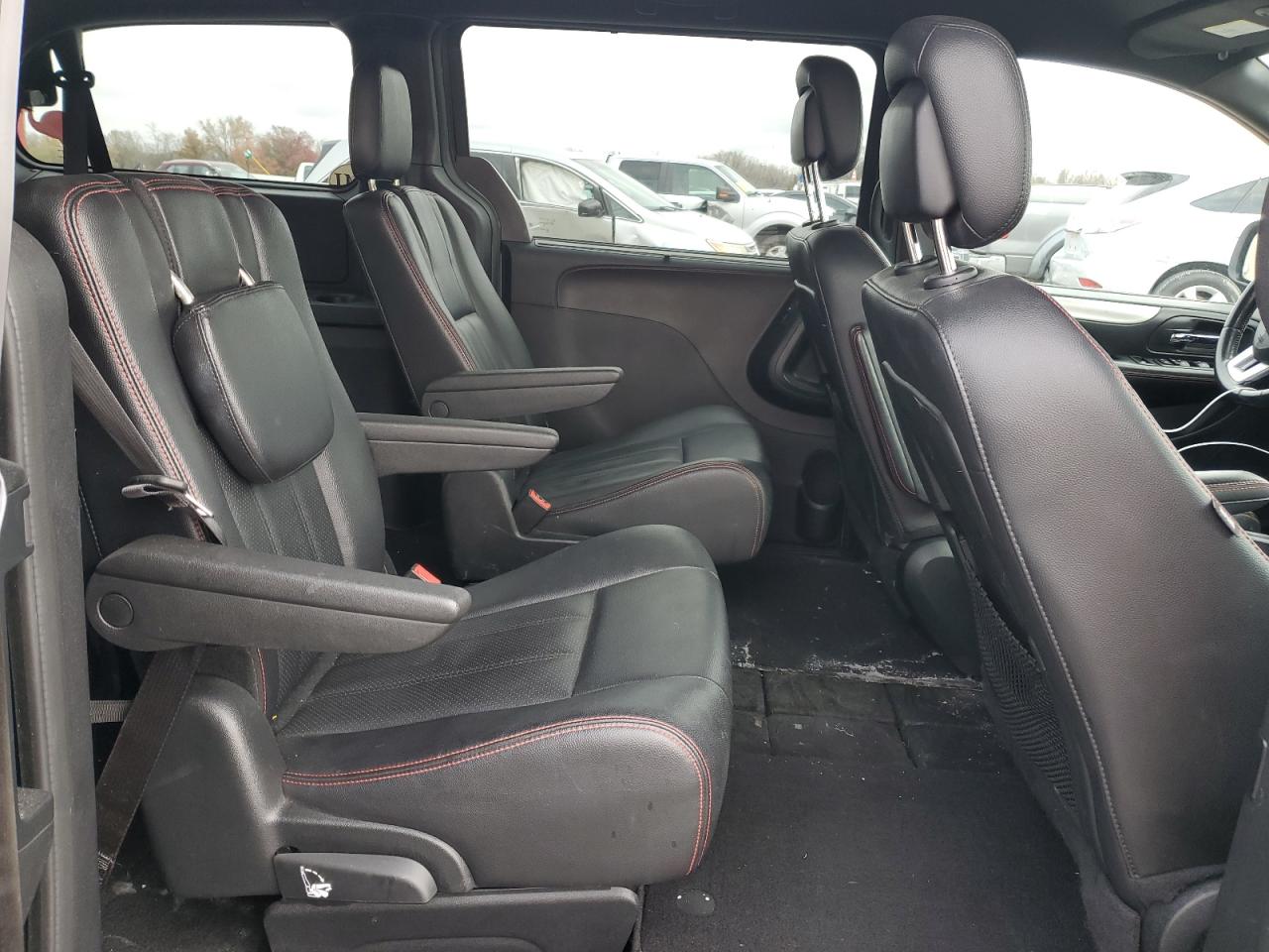 2019 Dodge Caravan - Image 11