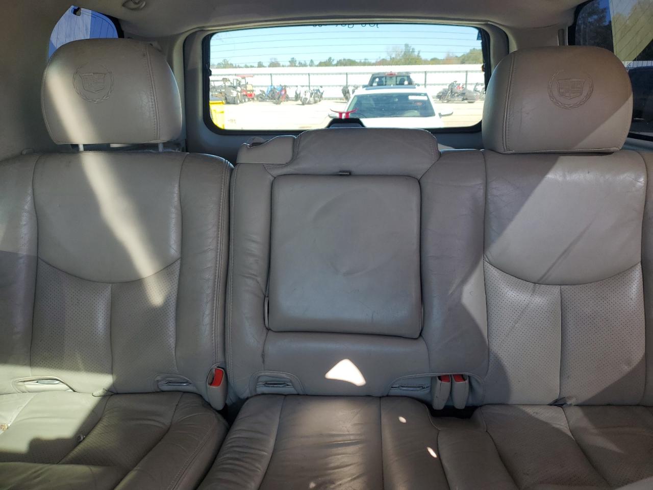 2004 Cadillac Escalade - Image 10