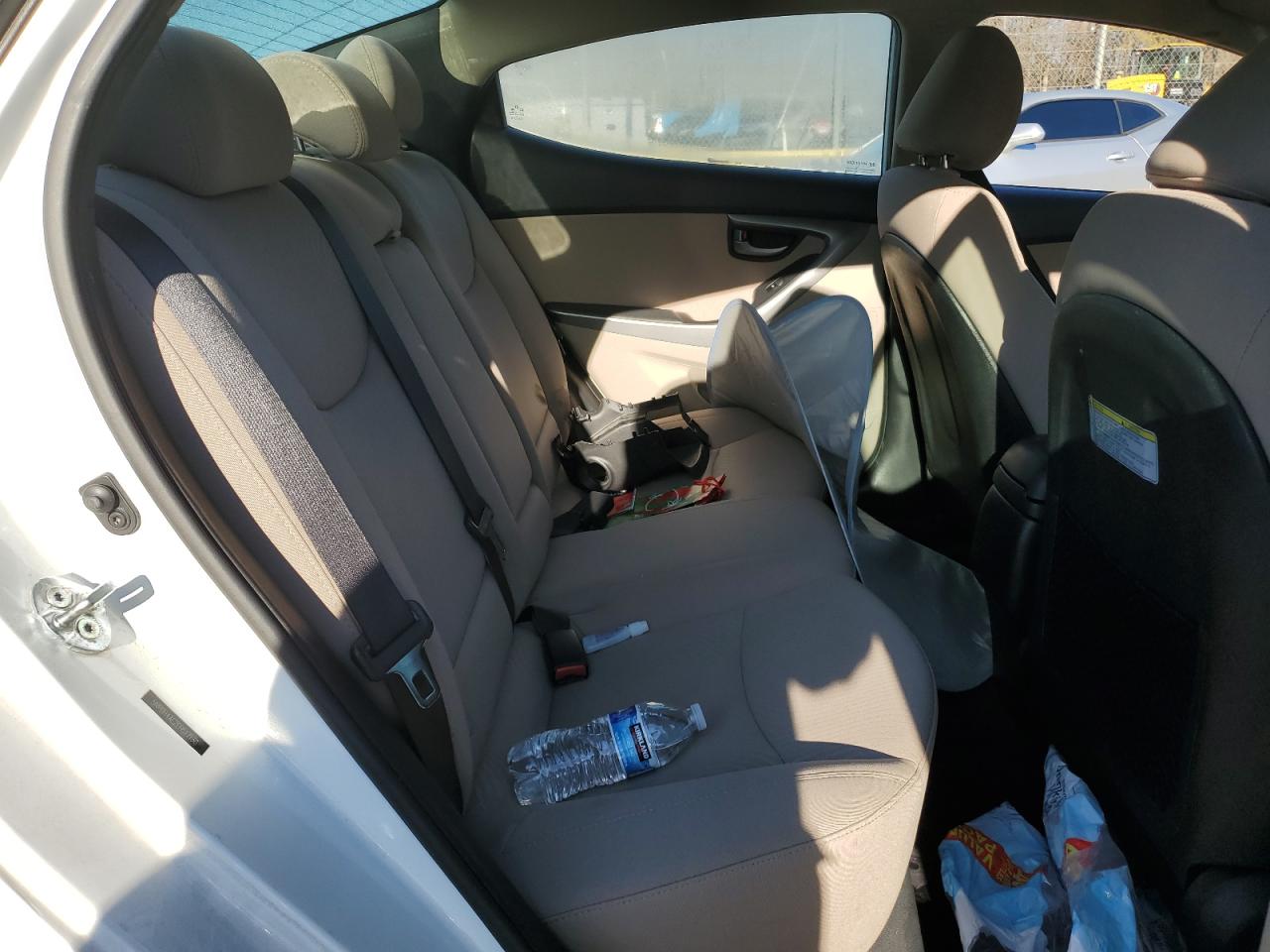 2014 Hyundai Elantra - Image 10