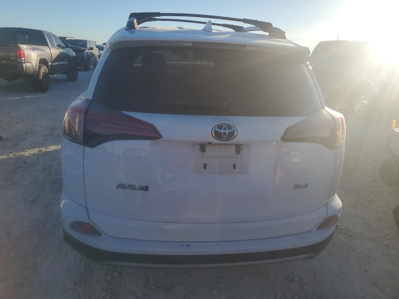 2018 Toyota RAV 4 - Image 6