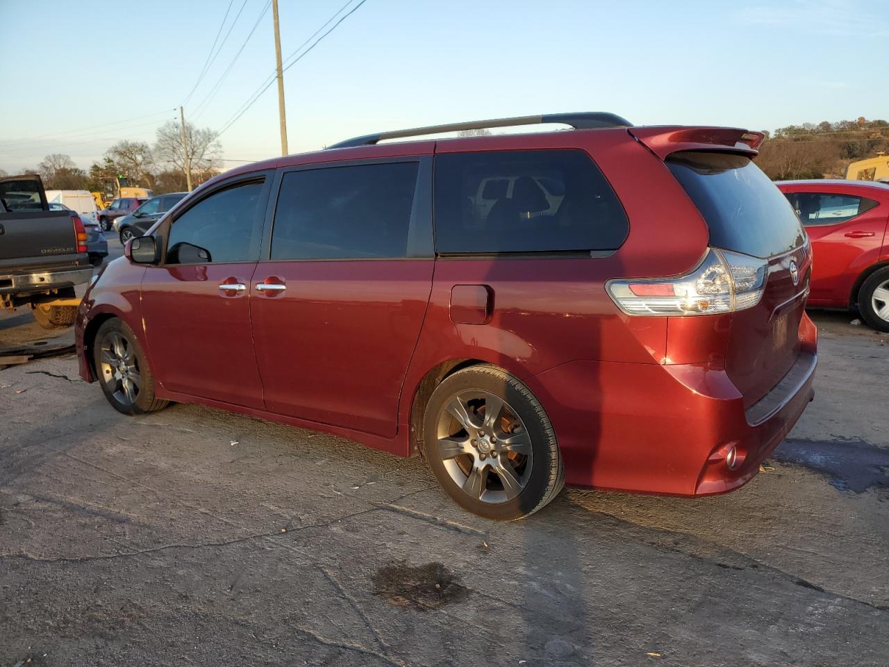 2015 Toyota Sienna - Image 2