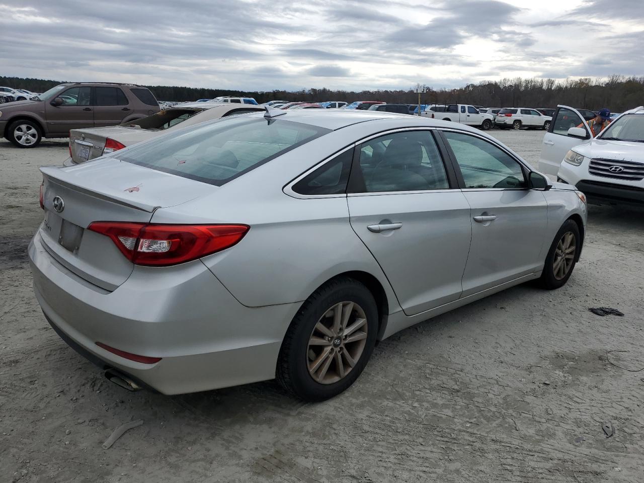 2016 Hyundai Sonata - Image 3