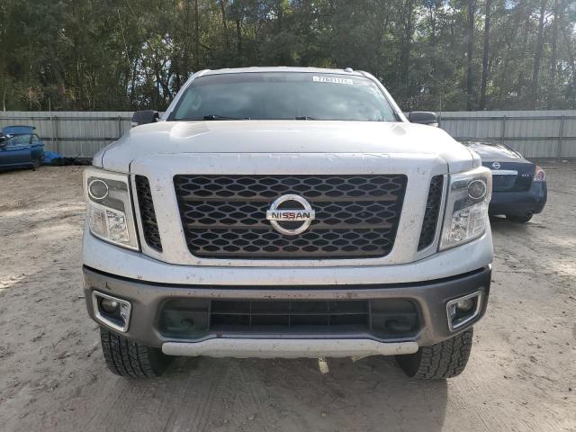  NISSAN TITAN 2017 Сріблястий