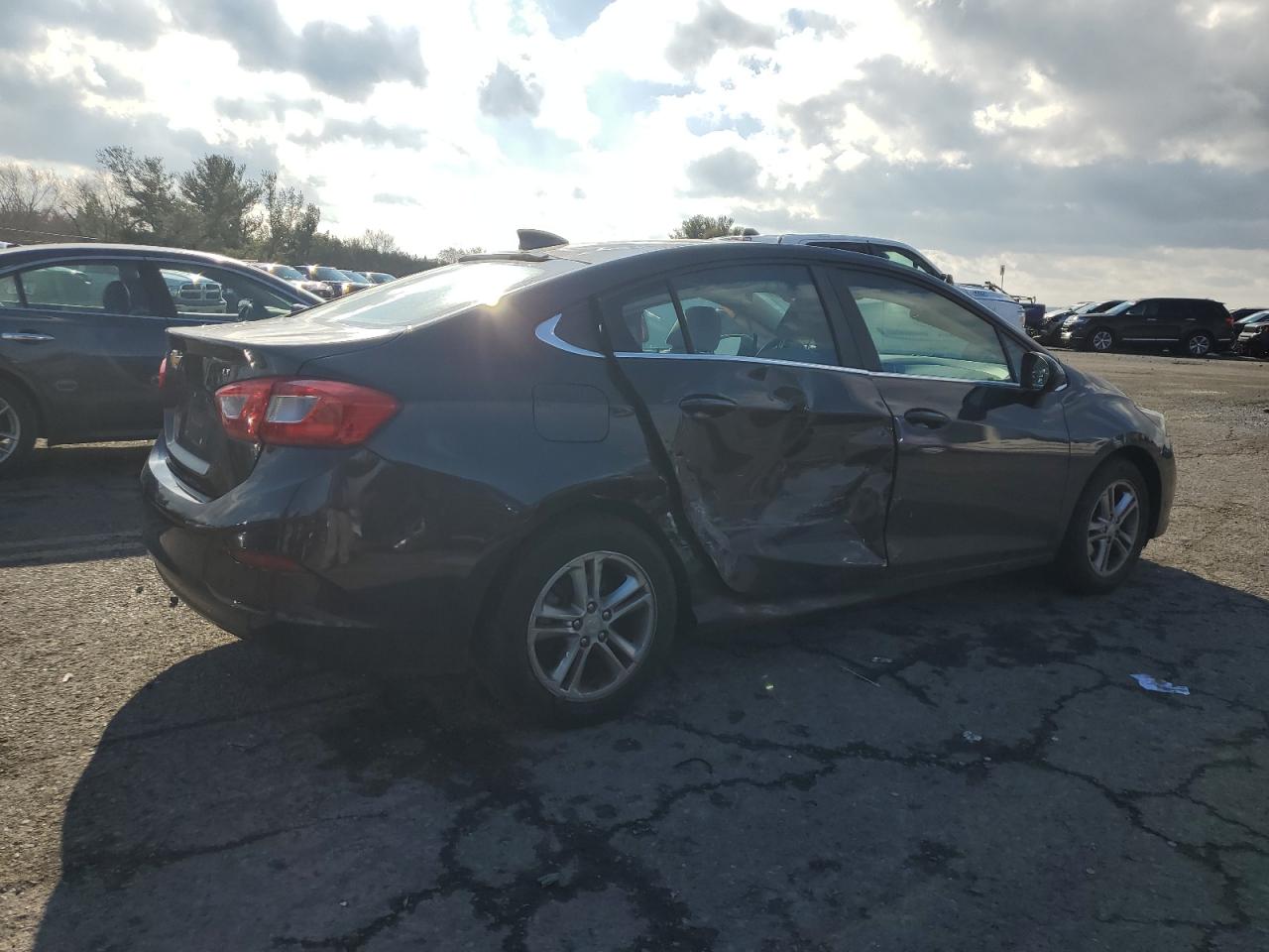 2017 Chevrolet Cruze - Image 3
