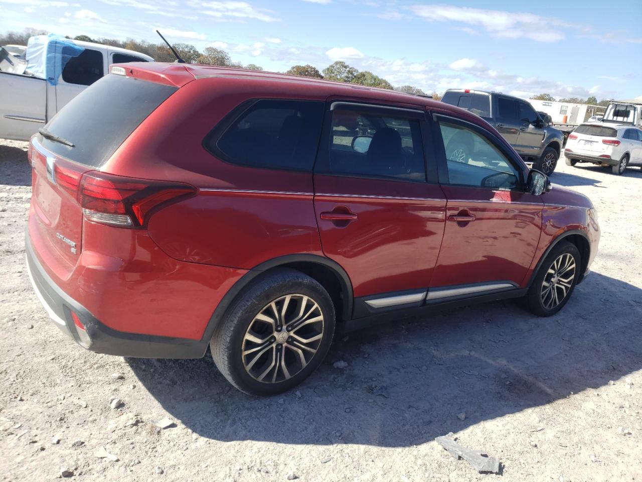 2016 Mitsubishi Outlander - Image 3