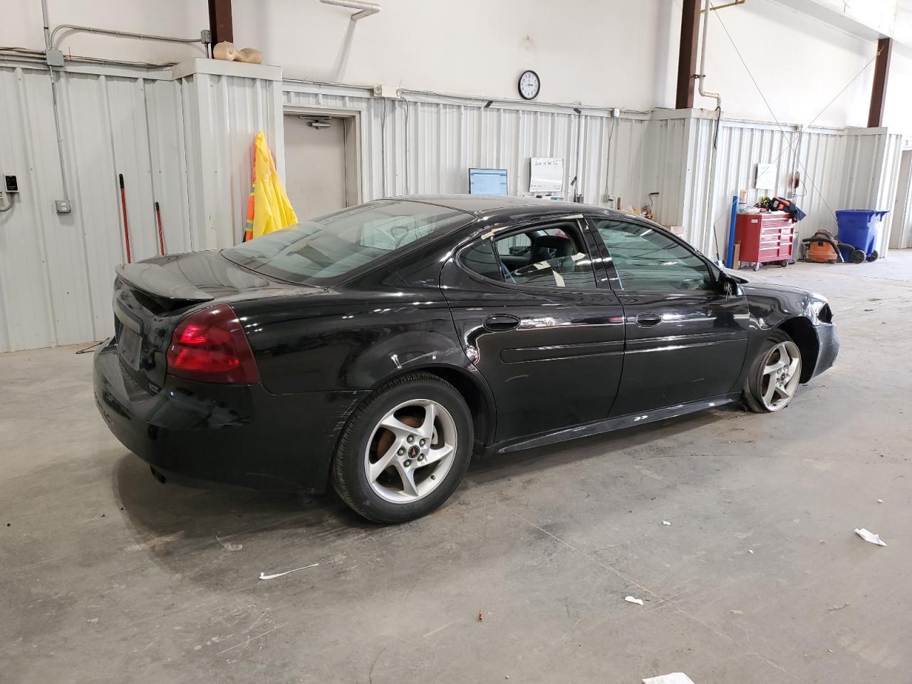 2004 Pontiac Grand Prix - Image 3