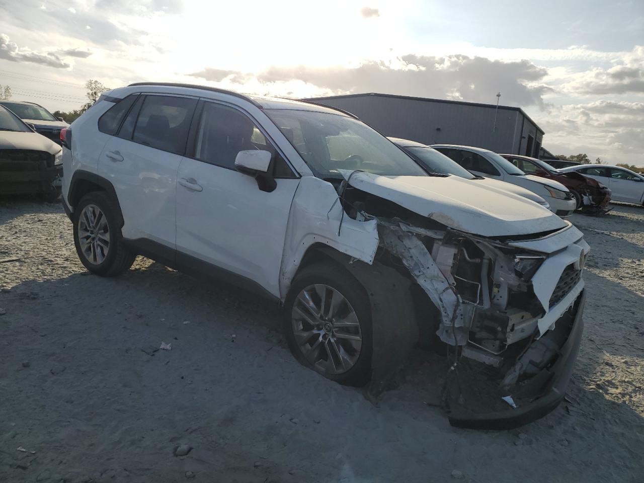 2019 Toyota RAV 4 - Image 4
