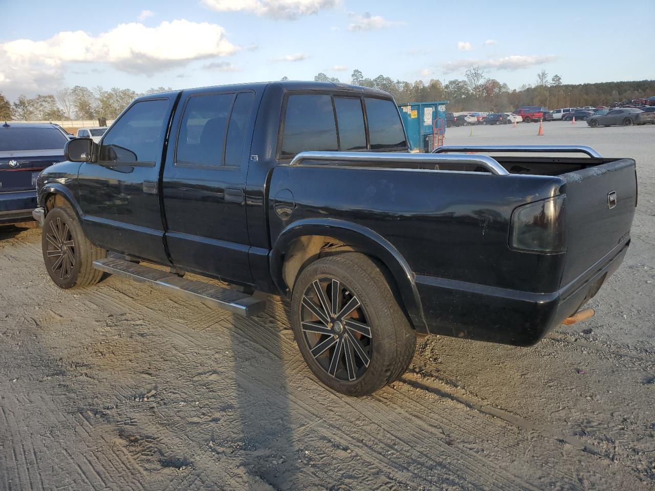 2001 Chevrolet S-10 Pickup - Image 2