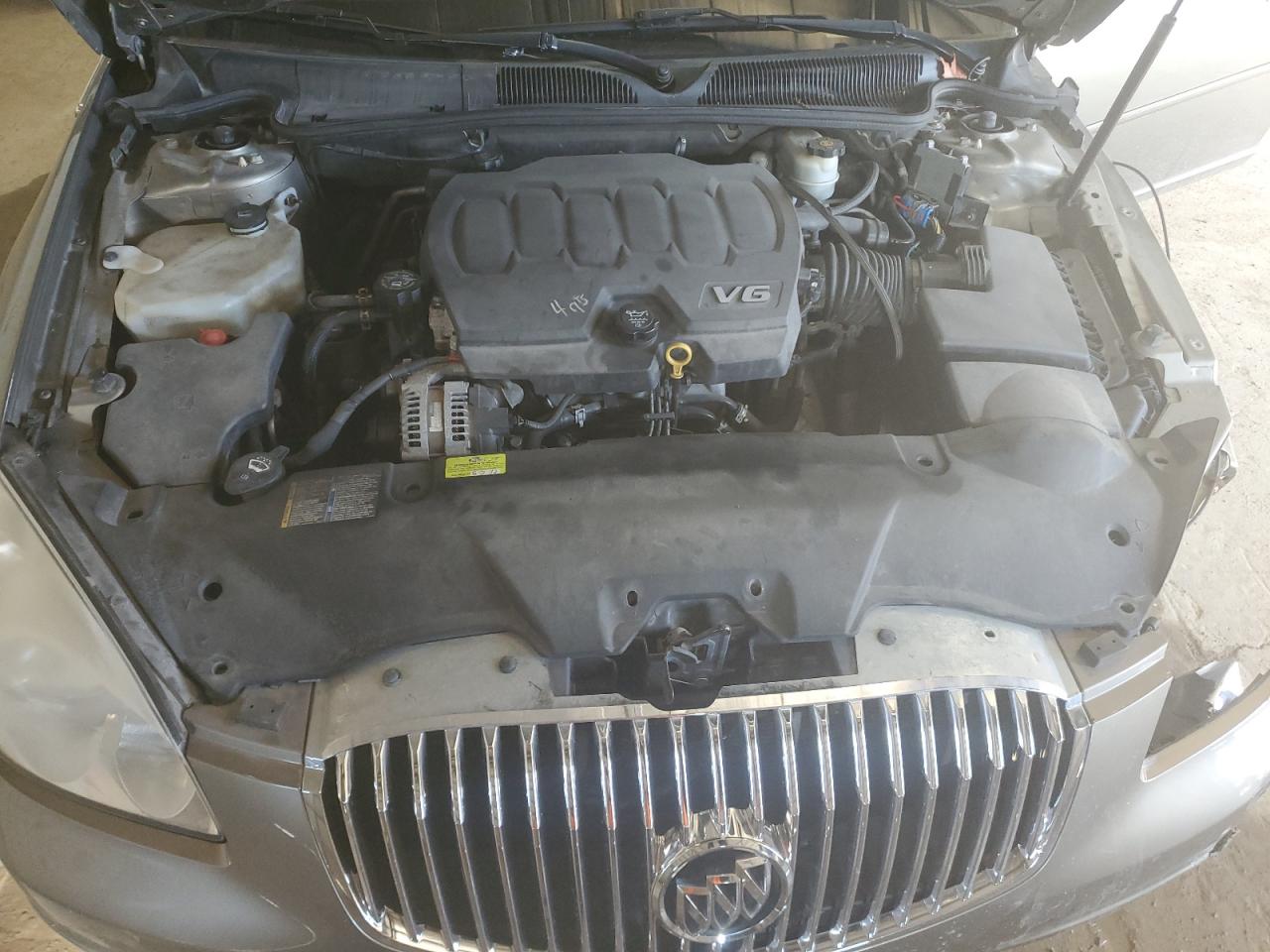 2010 Buick Lucerne - Image 11