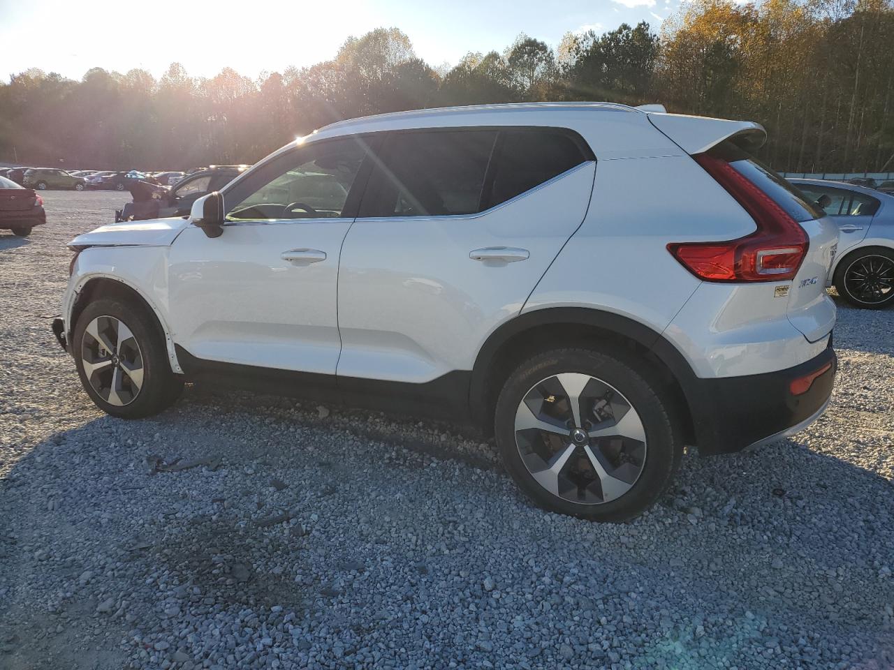 2023 Volvo XC40 - Image 2