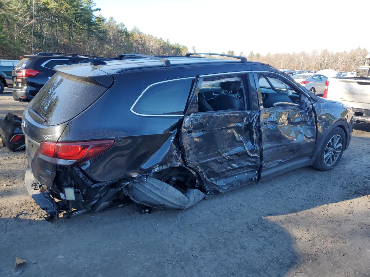 2018 Hyundai Santa Fe - Image 3